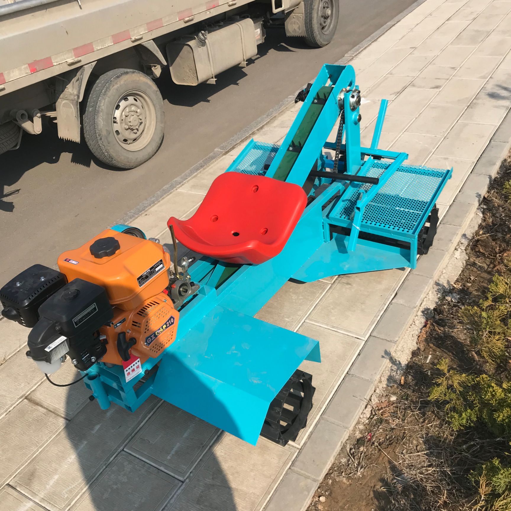 大姜播种机土豆芋头播种机乘坐自由式种距25播种均匀