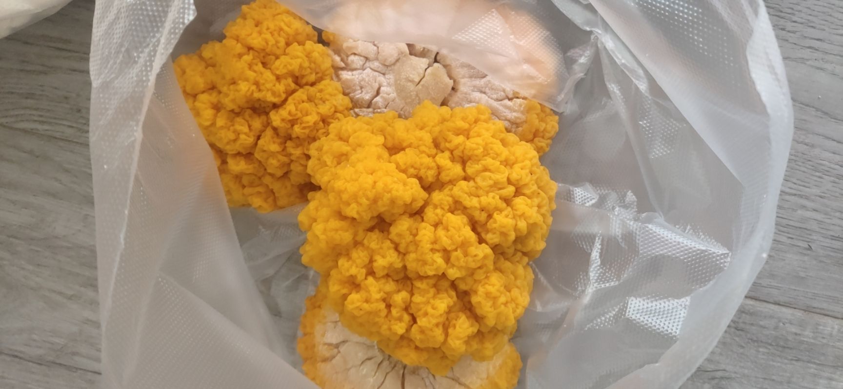 椴木银耳  银耳，金耳专业户需要银耳联系