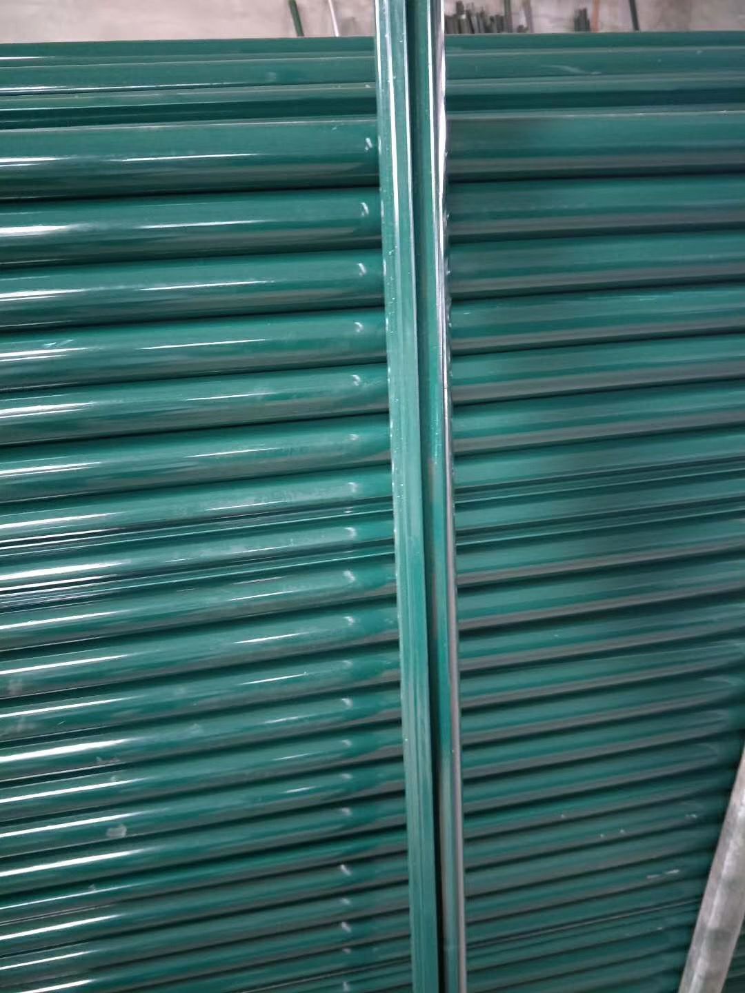  厂家供应绿色荷兰网立柱围栏网柱农场铁丝网篱笆桩