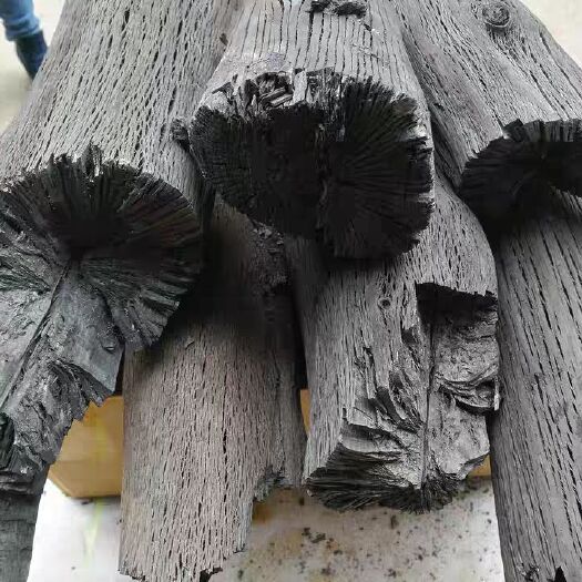 贵州深山老林原木青钢炭，还是古时候一样的制作方式
