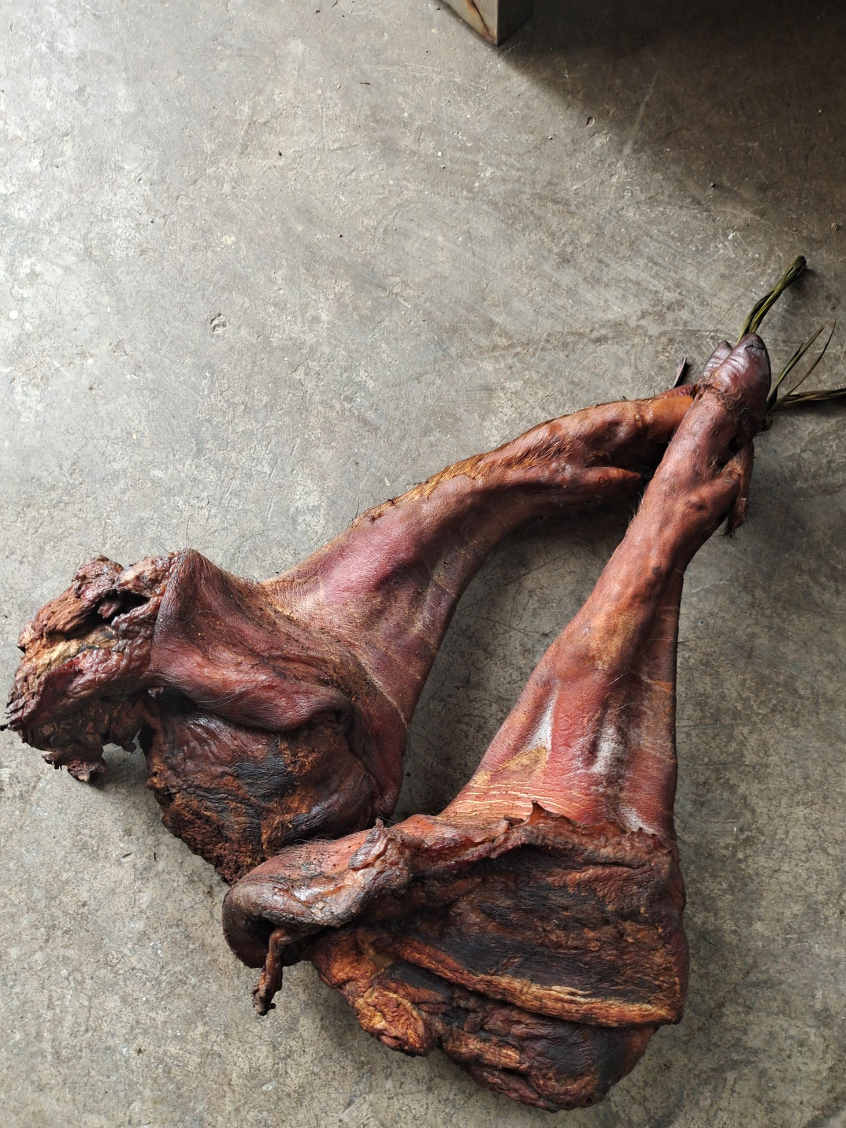 腊猪脚  农家散养土猪腊肉
