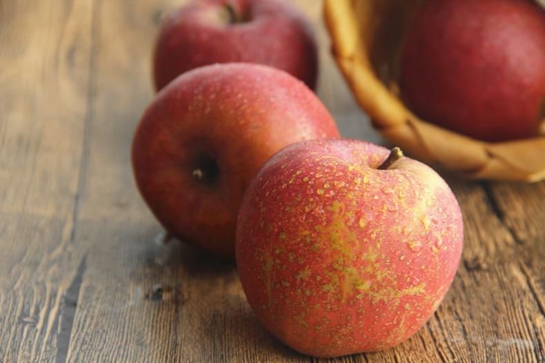 云南昭通脆甜丑苹果野生冰糖心富士丑苹果儿童可食用昭通苹果