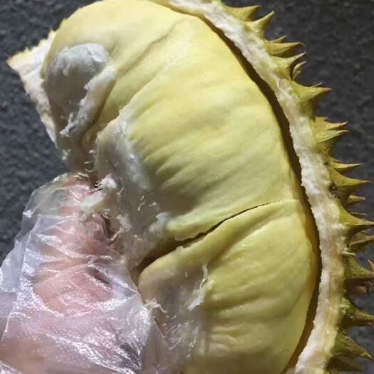 凭祥市金枕榴莲，肉多货好，个头大，一箱5－6头，3－4斤，5－7斤