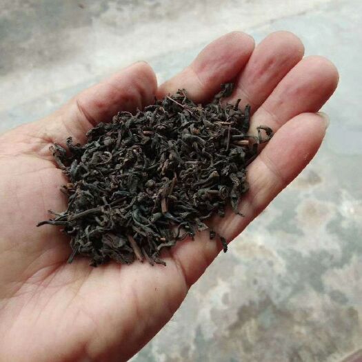 罗定市私人珍藏近三十年的绿茶，冲出来呈琥珀色象红茶一样，口感甘香
