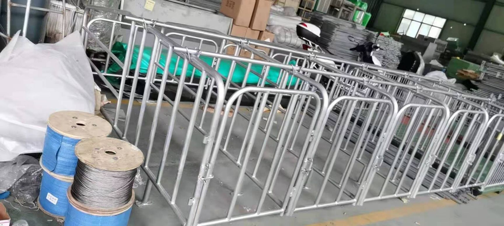 养殖设备  养猪设备限位栏母猪定位栏养殖场设备猪场复合漏粪板定位栏