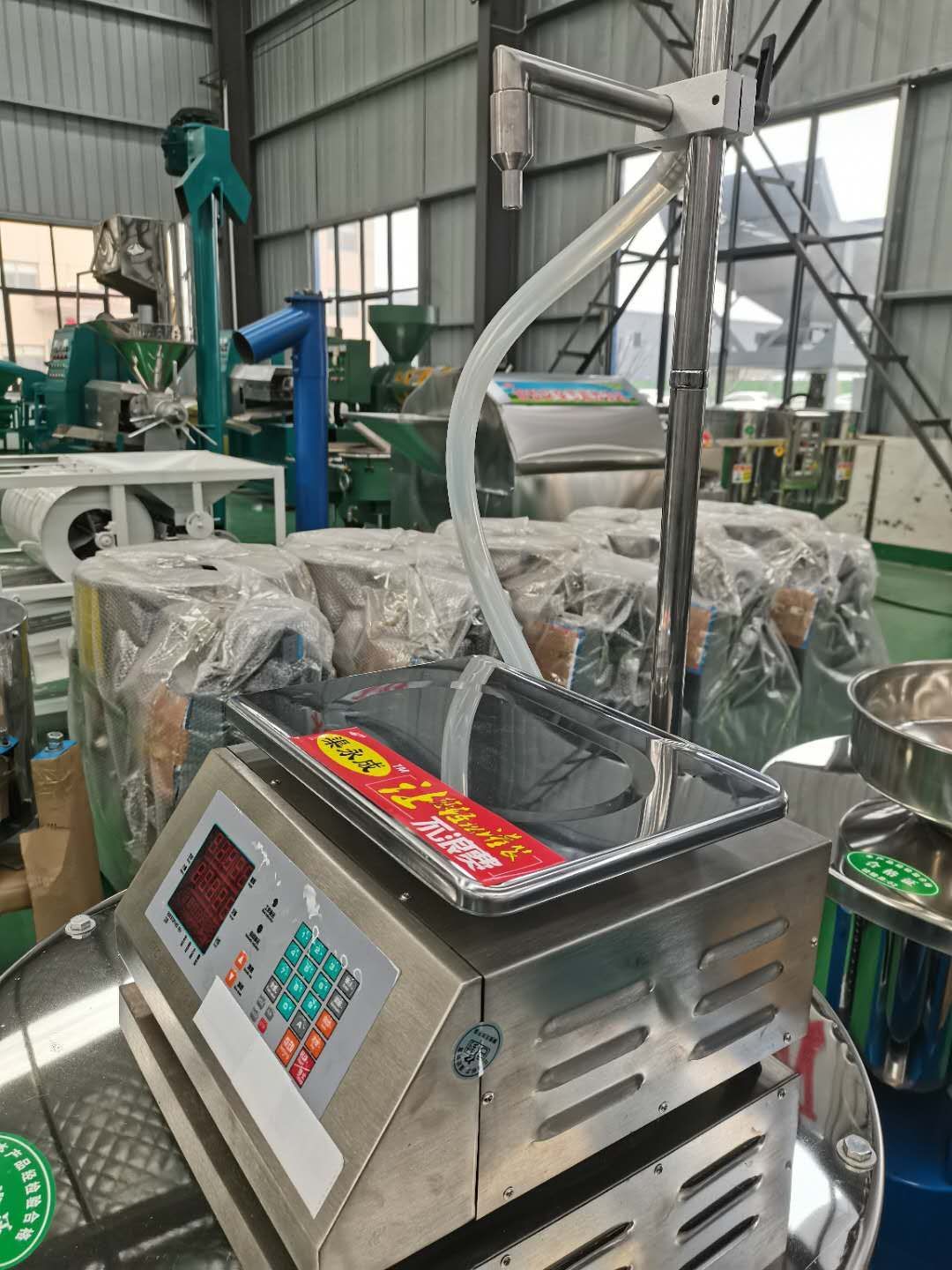  变频定量自动灌装机食用油灌装机液体灌装机