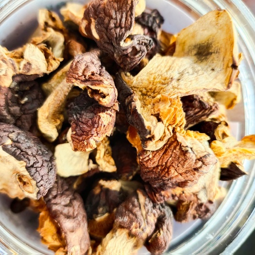 张北县坝上草原特产野生蘑菇，纯人工烘干加工，只做无泥沙包装纯野生