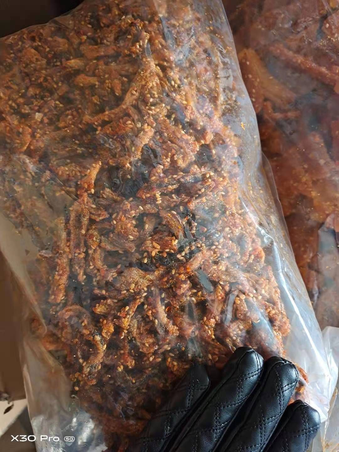 香辣鱼皮，鳕鱼皮加工，一件32包，常年有现货，网红小零食