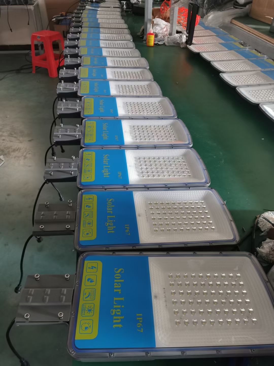太阳能灯  厂家直销包邮到家 大功率led路灯200瓦