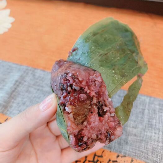 糯米粽子鲜粽叶，香甜软糯，清香可口多种口味，真空包装礼盒包装
