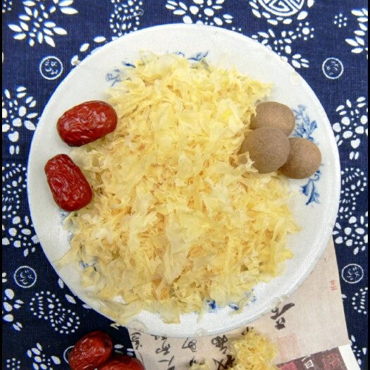 古田县古田银耳碎花片 人工轻加工 自然无熏磺 食用便捷
软糯易出胶
