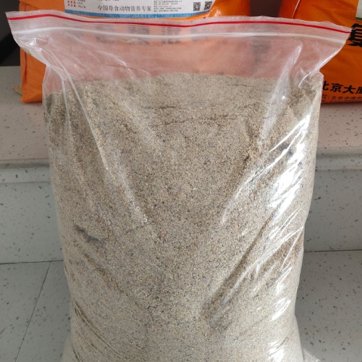 奇台县育肥饲料  牛羊猪全价粉料育肥料