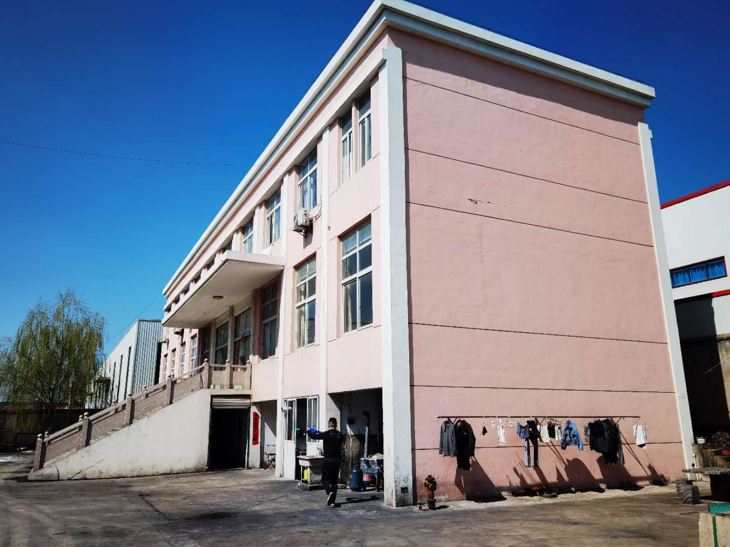 国有土地证，可分割出租，也可整体出售，还有空地可合作建厂房