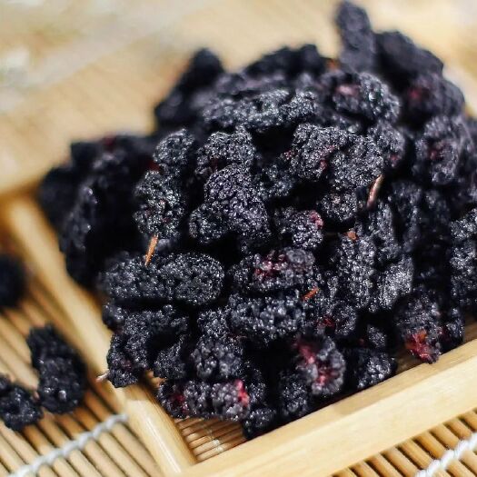 盐边县桑葚干  桑葚为桑科落叶乔木桑树的成熟果实桑葚味甜汁多药用价值滋补
