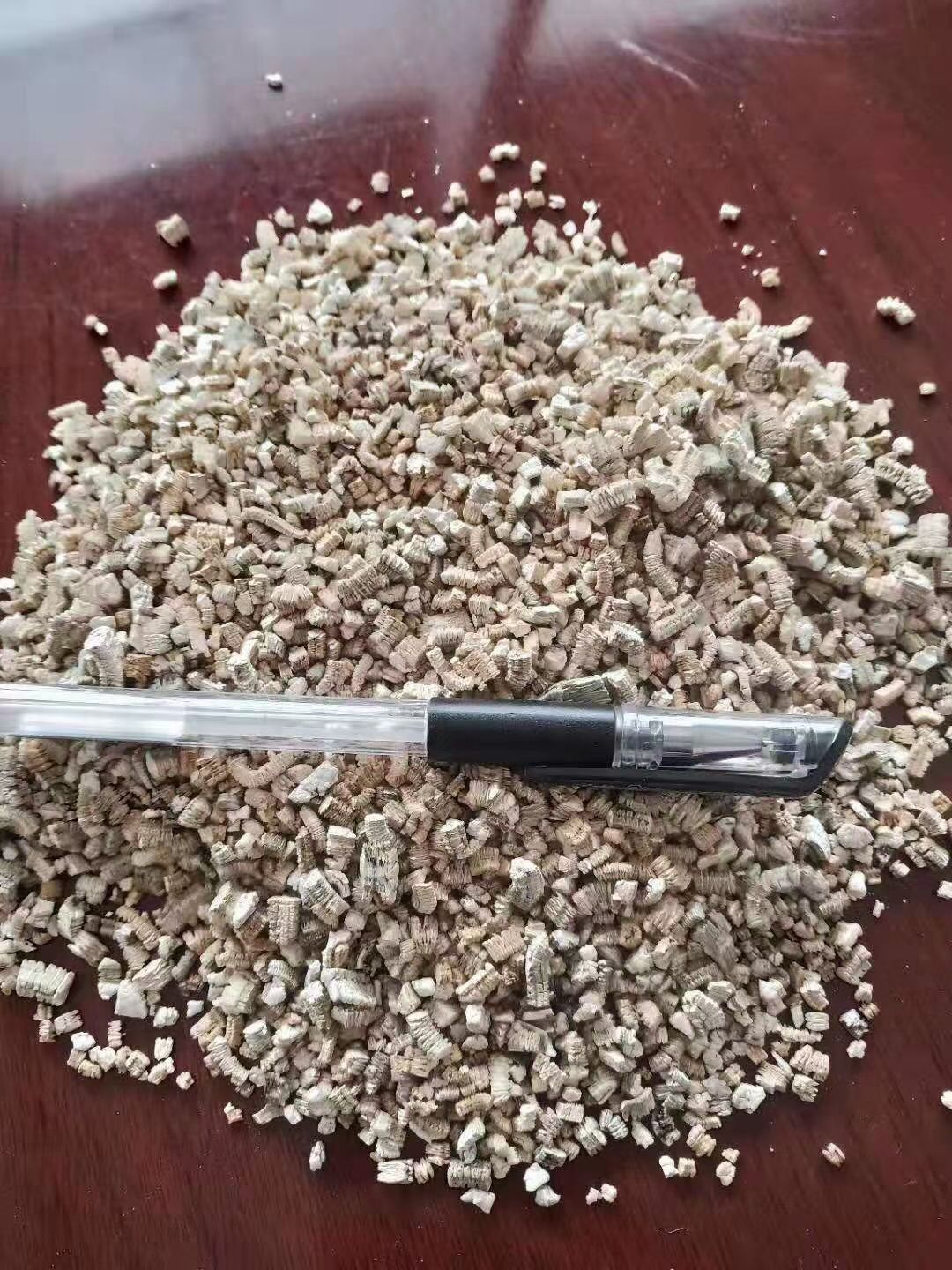 银白中粒膨胀蛭石3-6mm，园艺种植龟蛋孵化蛭石