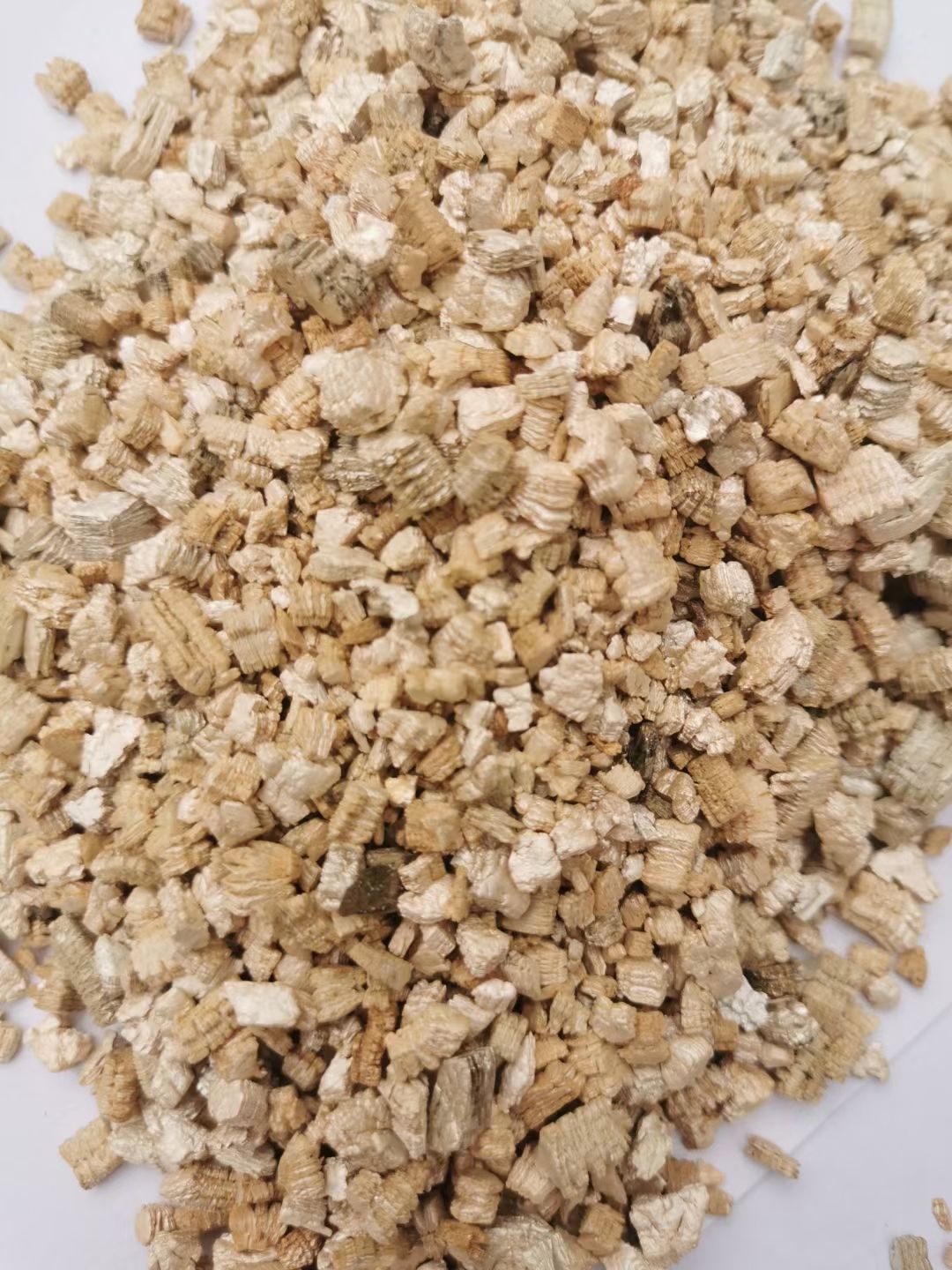 银白中粒膨胀蛭石3-6mm，园艺种植龟蛋孵化蛭石