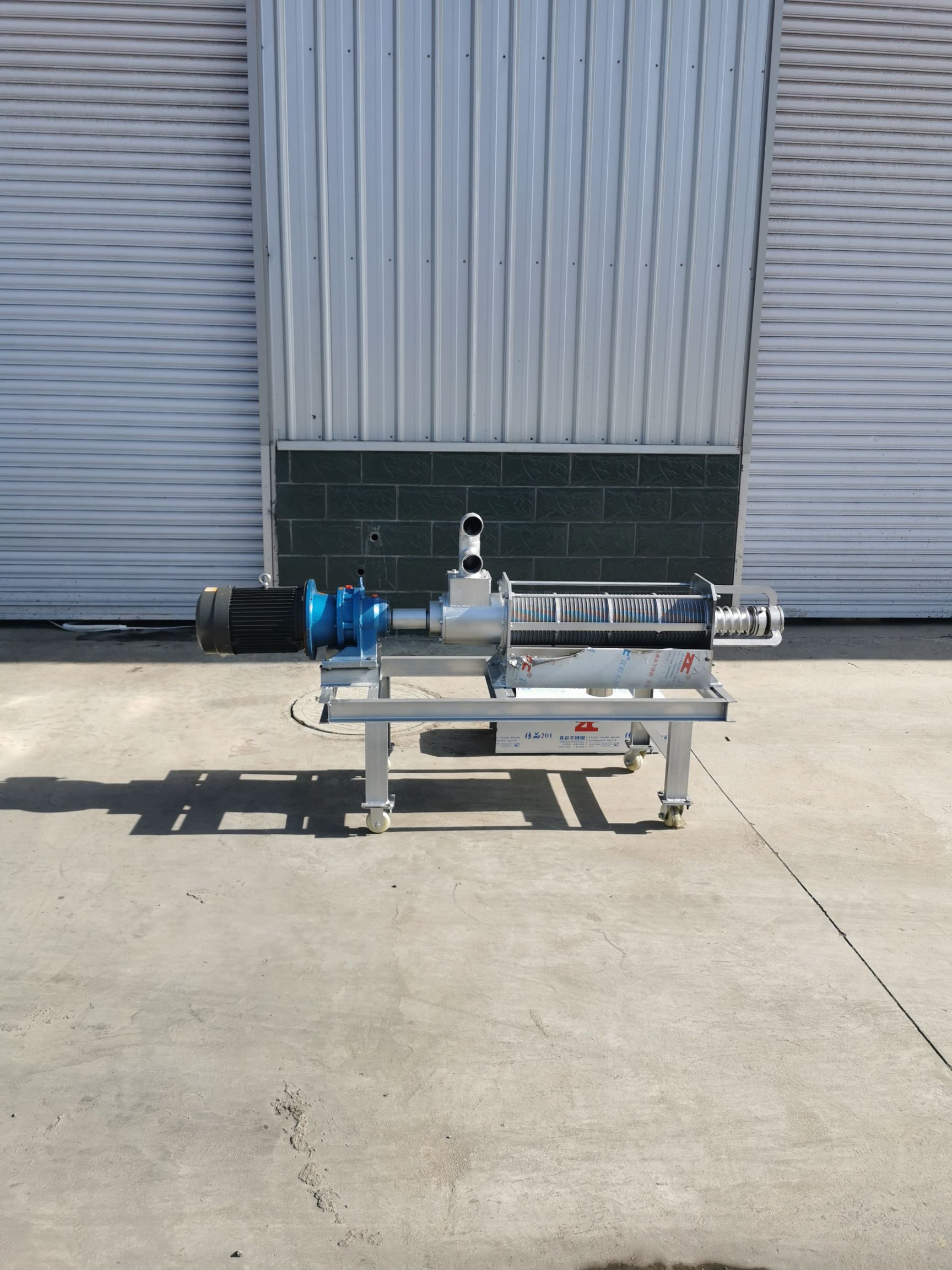 粪便干湿分离机  厂家直供养殖场固液分离机牛粪猪粪鸡粪干湿分离机斜筛式分离机