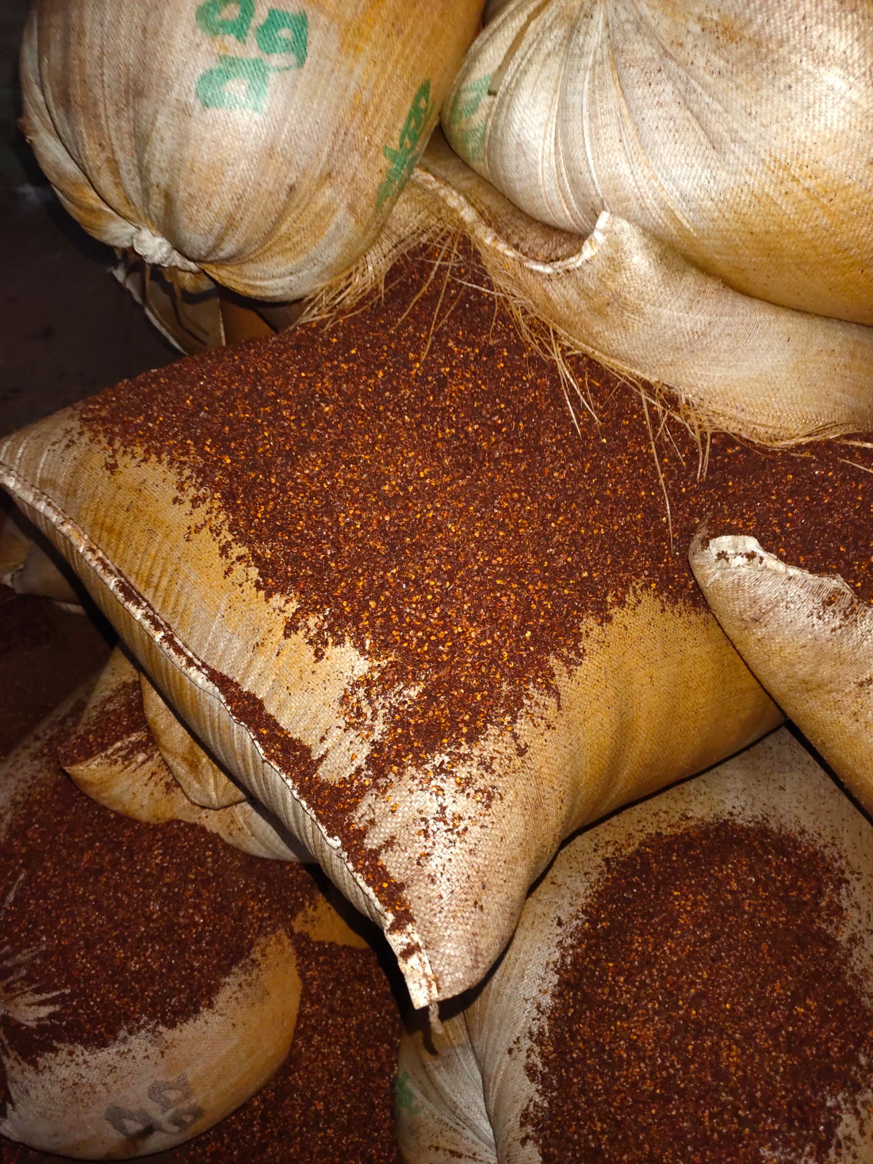 辣椒油渣，发酵辣椒油渣，高脂肪辣椒油渣，适合喂鸡，