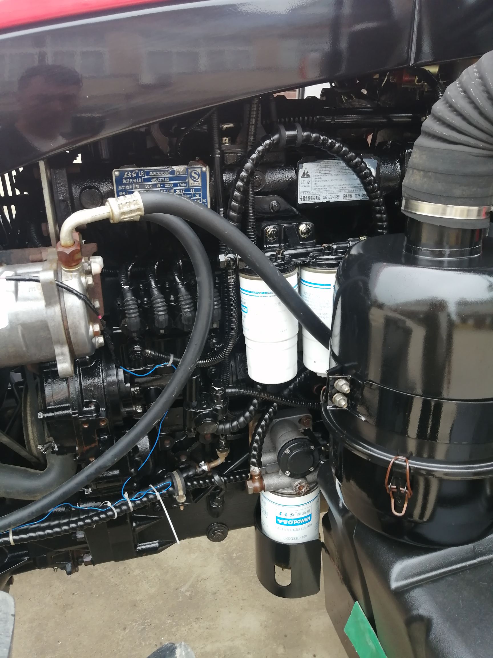 旋耕播种机 出售一台9成新大桥带驾驶室空调的东方红804，要的联系。