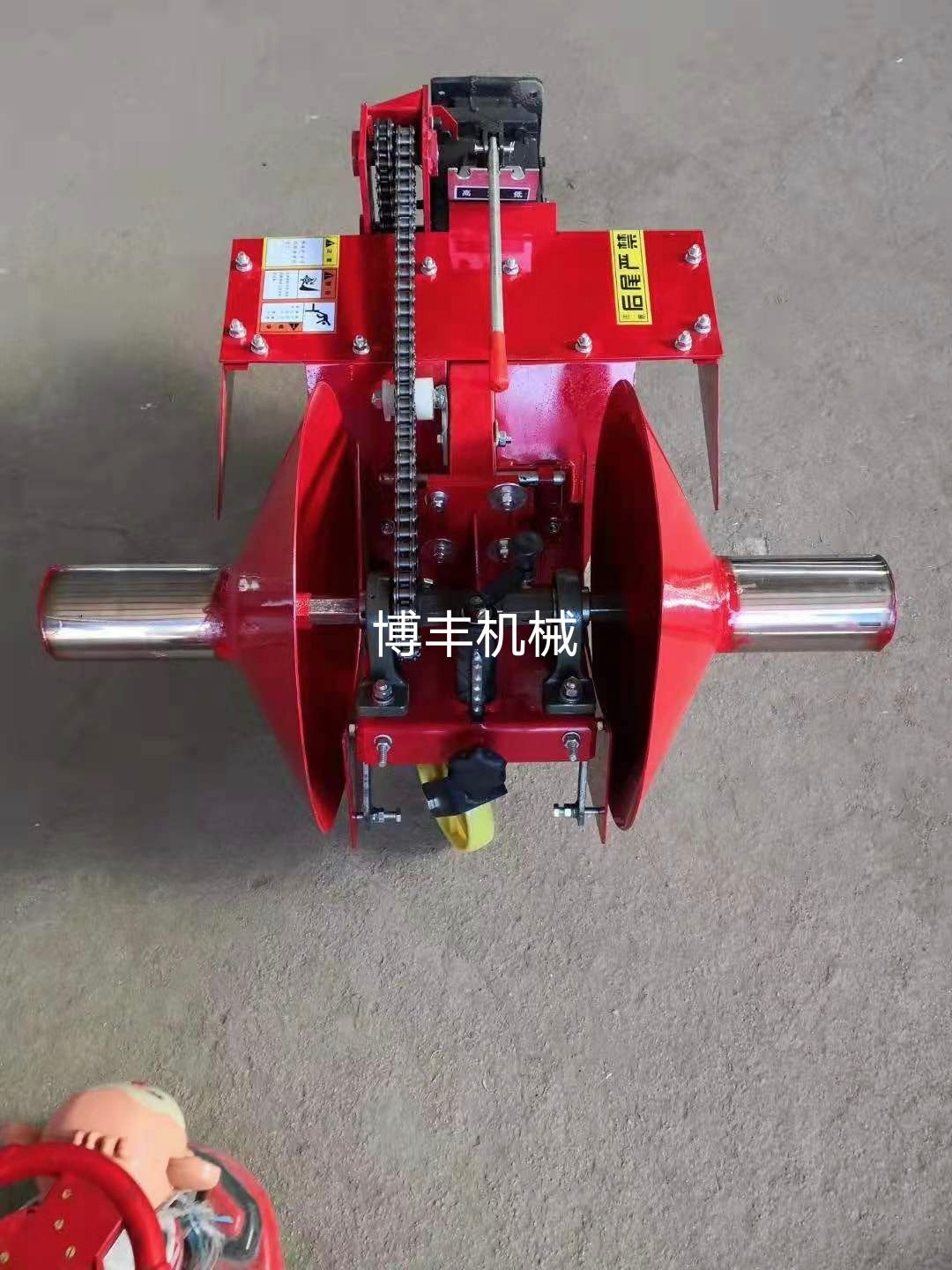  小型手扶拖拉机带开沟起垄机多功能开沟起垄器