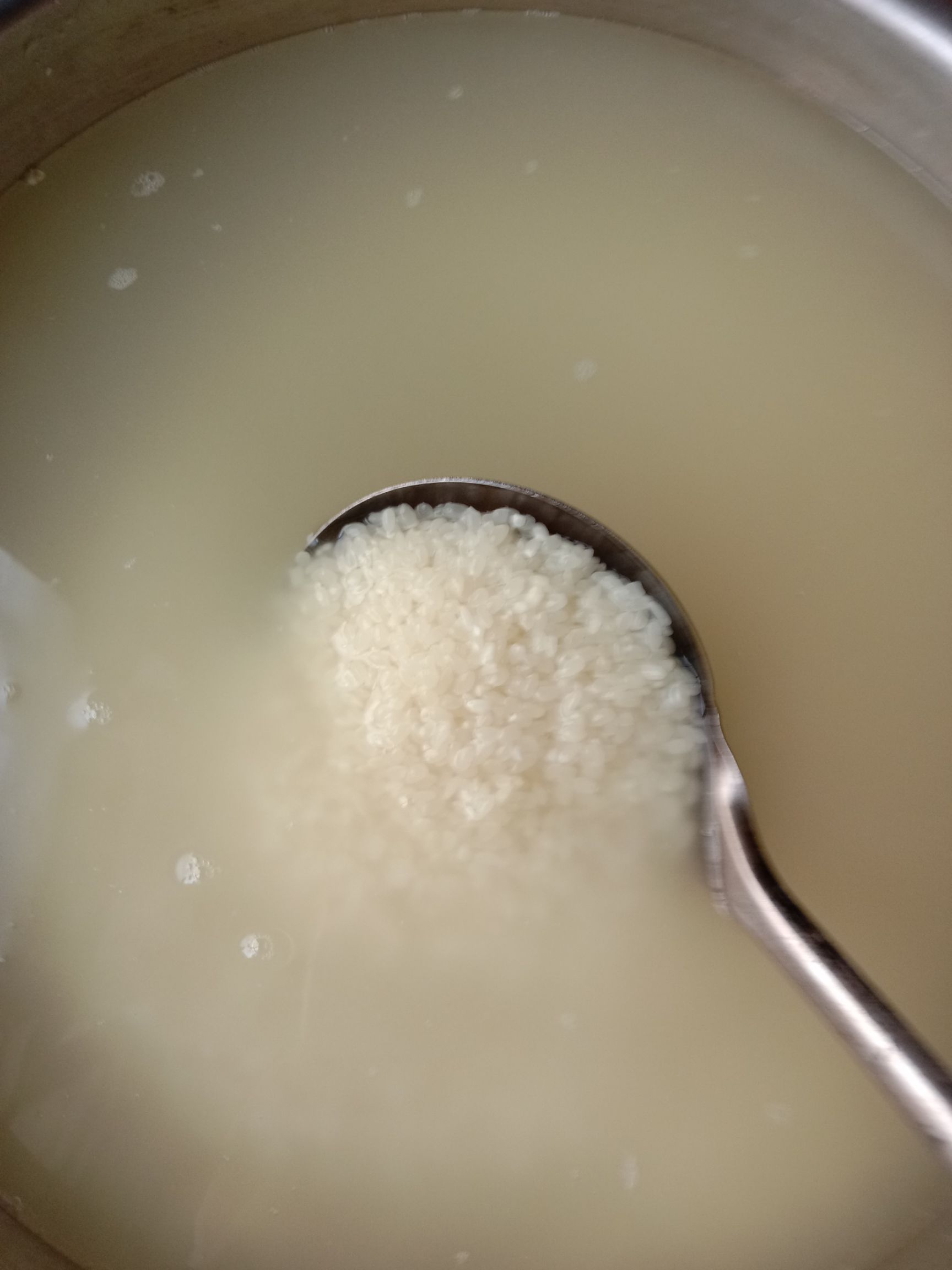 农家自制手工米豆腐是当地的一个特色名小吃真空包装热门好物推荐