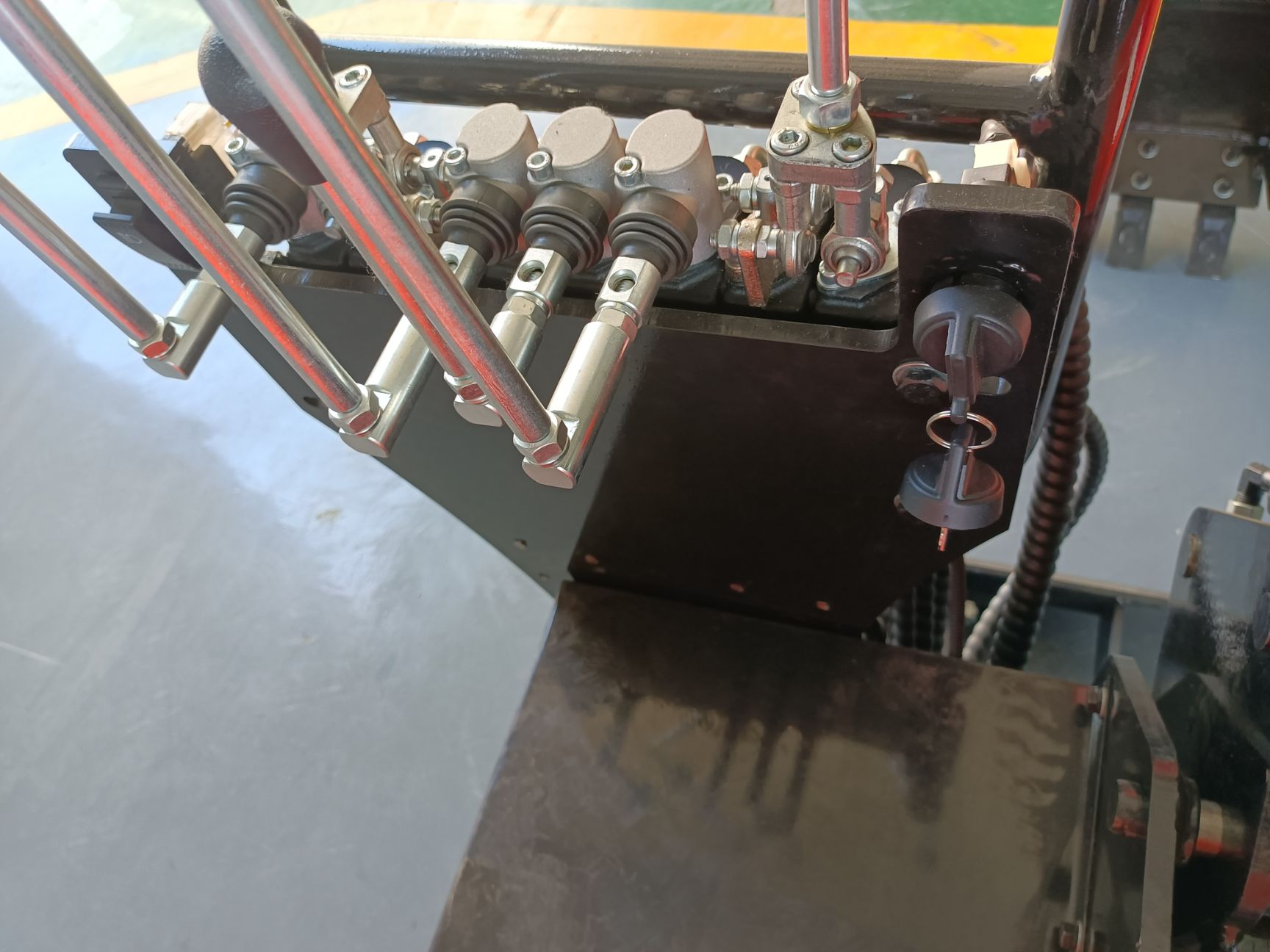 挖掘机 08小型挖机。可进室内。可破碎。