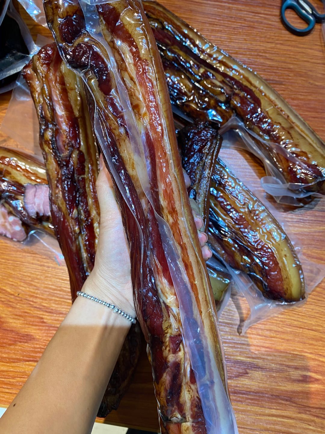 腌肉  烟熏肉