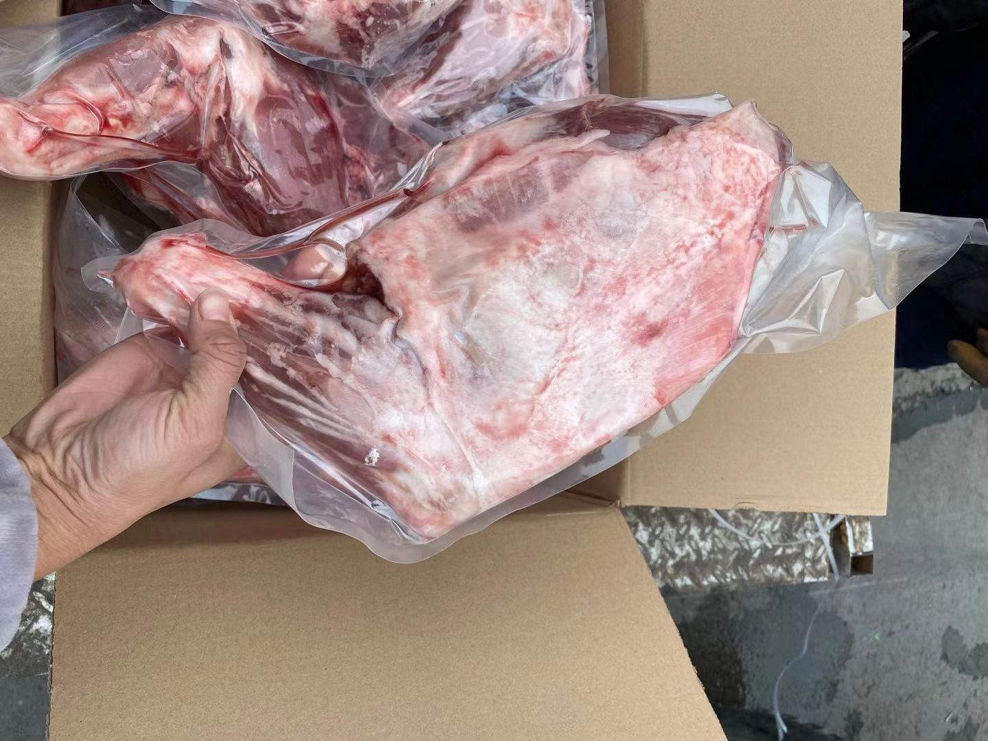 羊腿肉  烧烤羔羊腿，肉质量好，肉多