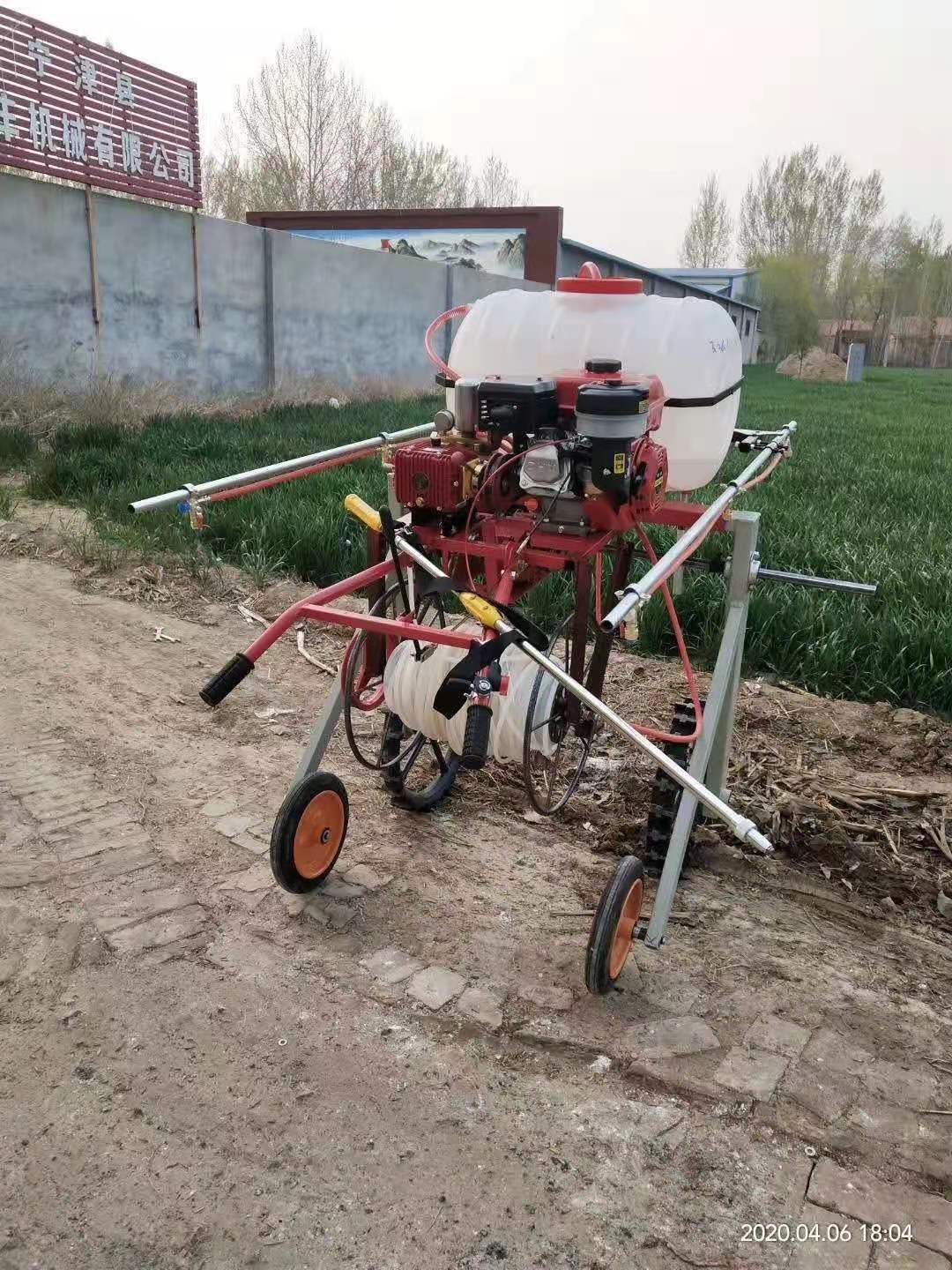  自走式蔬菜打药机 农用小麦喷杆打药机 小型手扶四轮打药机