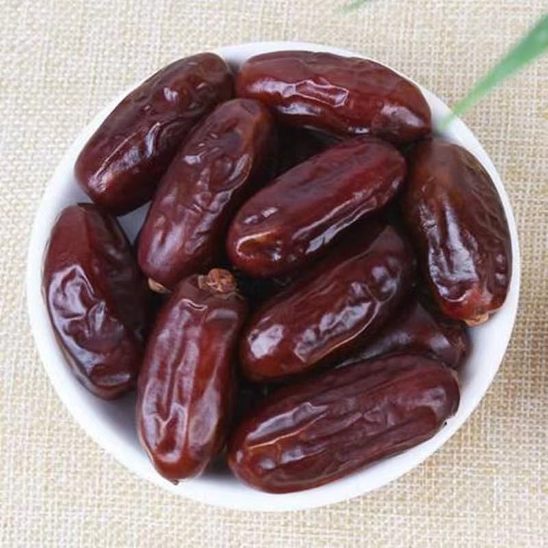 椰枣伊拉克黄黄金椰枣阿联酋黑椰枣零食红枣批发