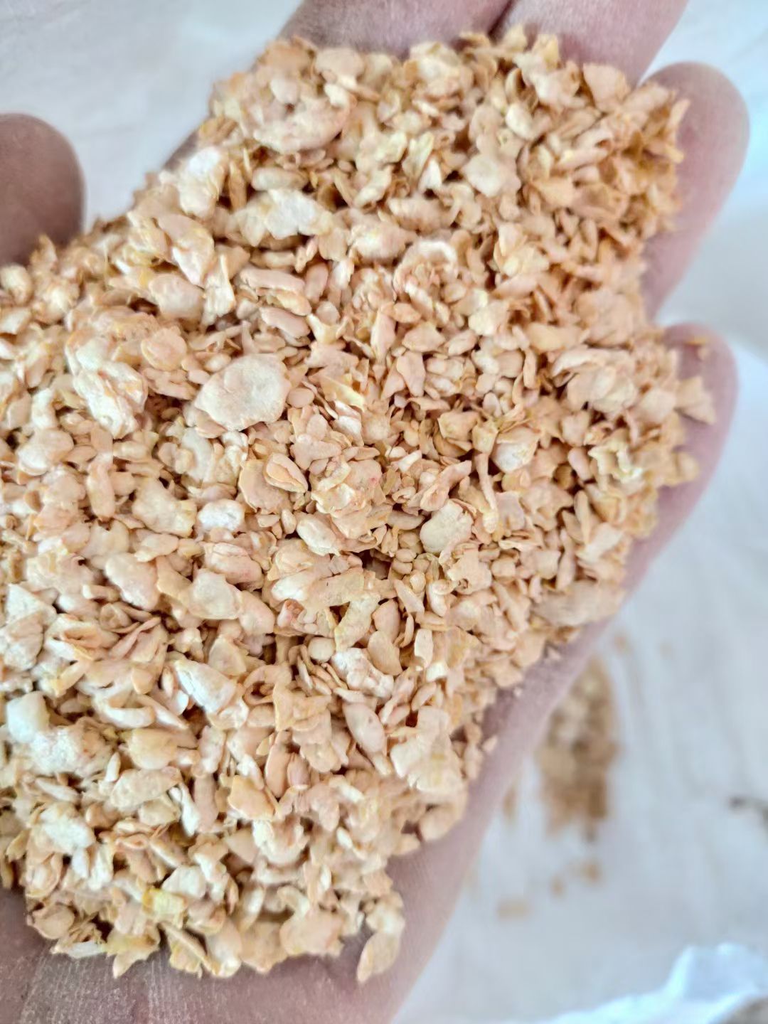 豆粕饲料  豆皮小料蛋白30钙粉12%油脂4－5成分:大豆皮