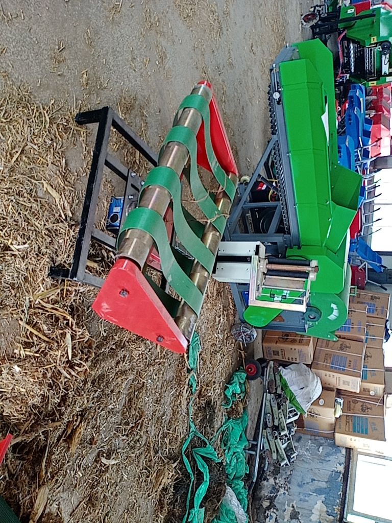 粉碎打捆机 打捆机包膜一体机，揉丝机，打包台。您刚好需要，我正好专业。