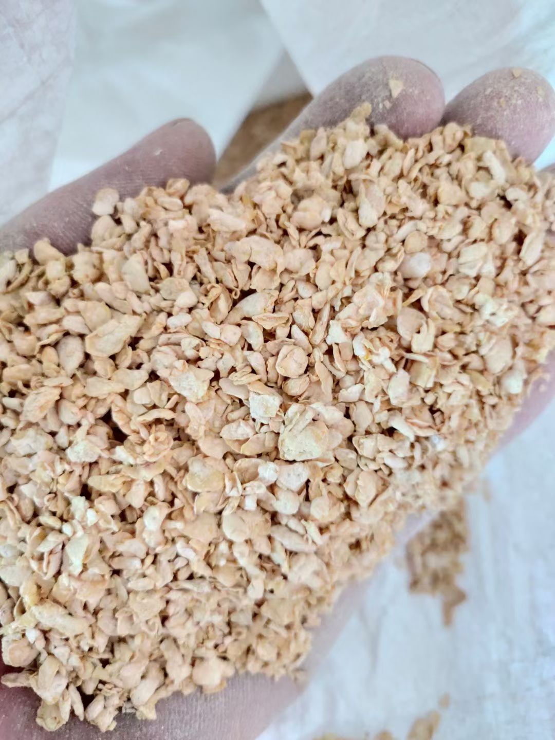 豆粕饲料  豆皮小料蛋白30钙粉12%油脂4－5成分:大豆皮