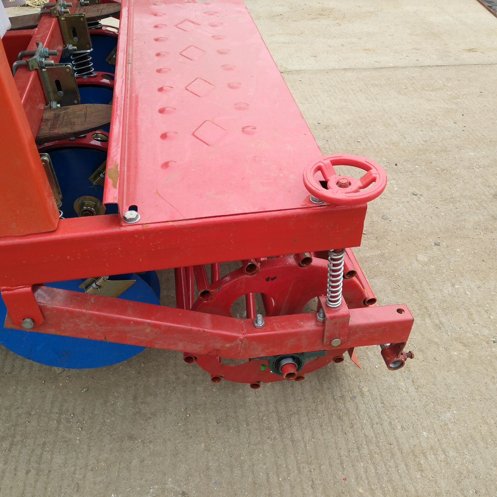 小麦播种机多功能苜蓿高粱大豆圆盘施肥播种机