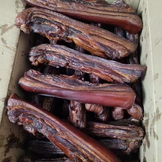 天峨县农家火熏：腊肉，腊肠