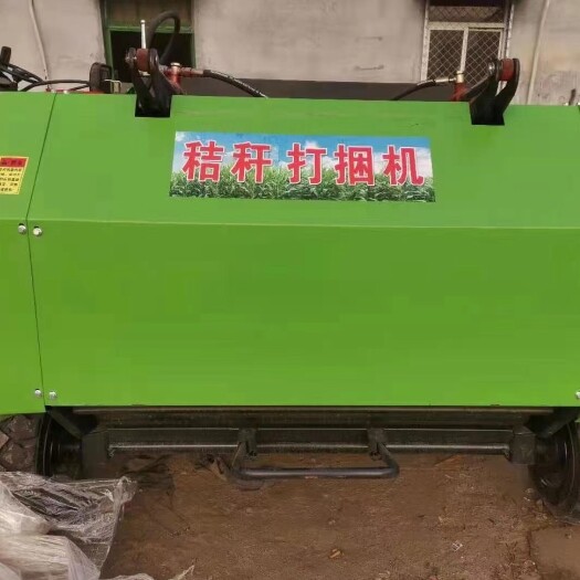 郓城县厂家直销130型秸秆捡拾打捆机！