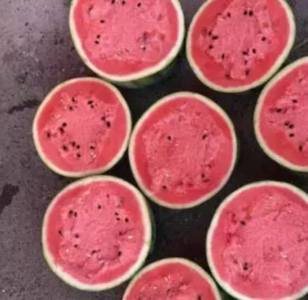 保定 甜王西瓜，每个平均13/4斤，外形珠圆玉润，果肉饱满皮薄。