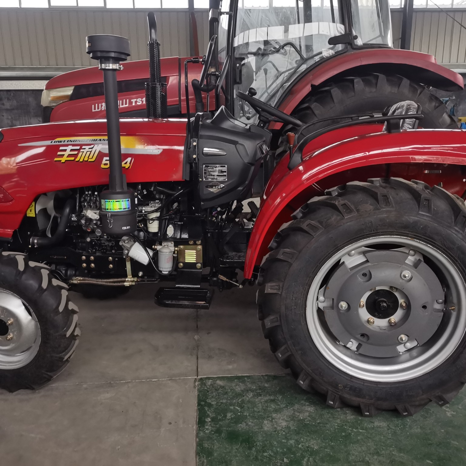 轮式拖拉机  丰利504