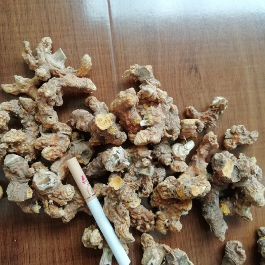 泗水县三年生射干脱毛很干净，颜色非常漂亮，个头很大很饱满！
