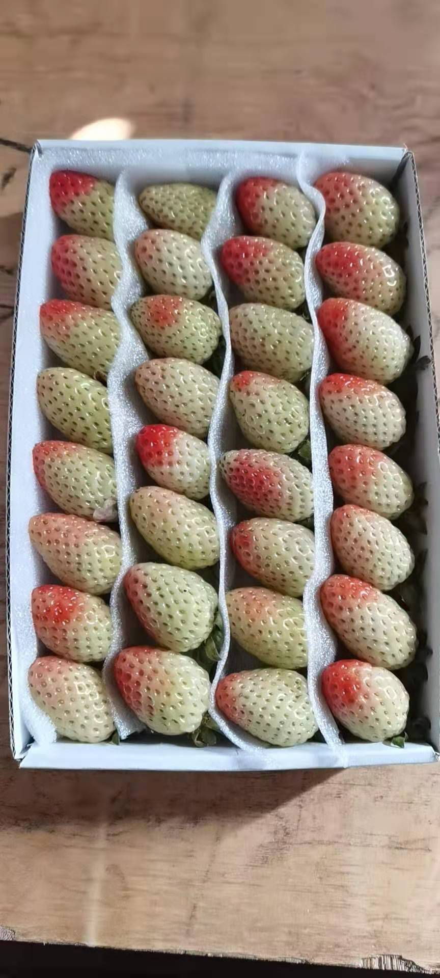 蒙特瑞草莓  云南省会泽县，金鑫草莓种植基地基地直销，发往全