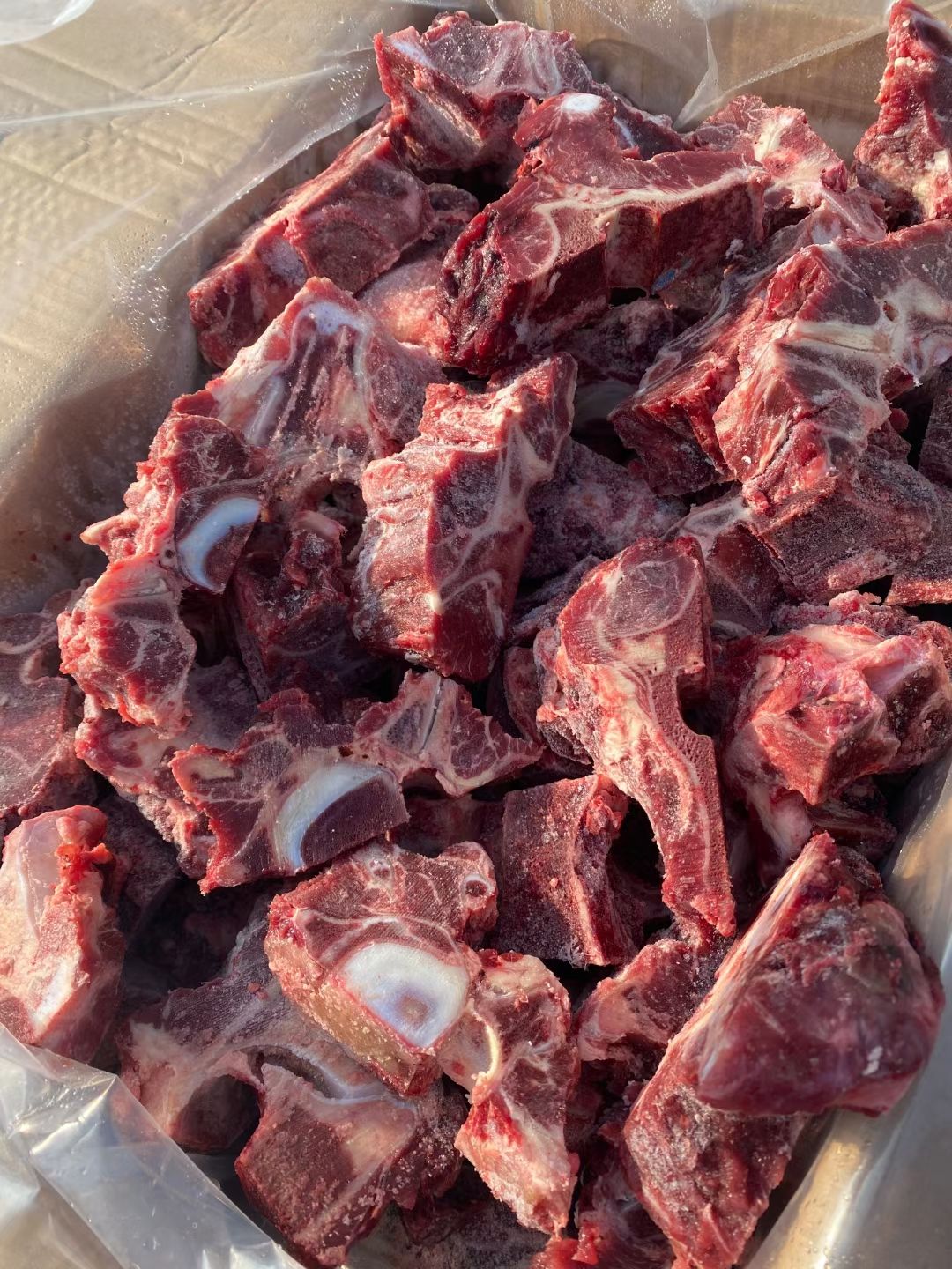 牛脖骨  满肉牛脖骨，实拍，肉多，价格也合适，量大从优。