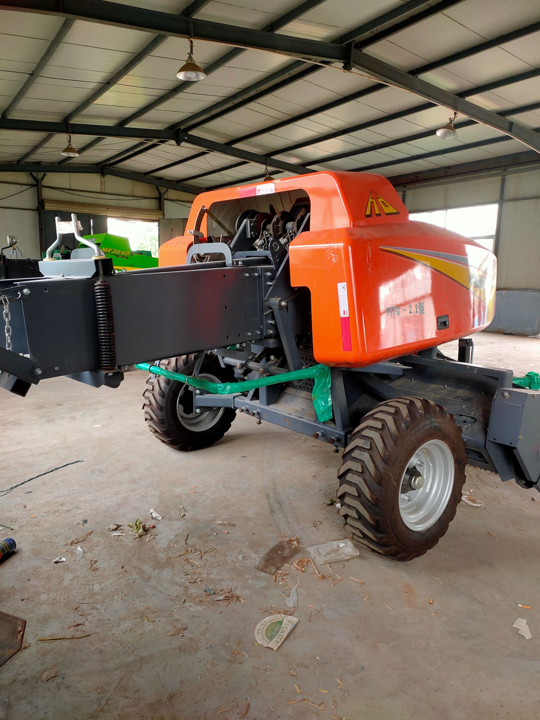 华德方捆机，可加装单轴或双轴粉碎，工作效率高，出捆快，易操作