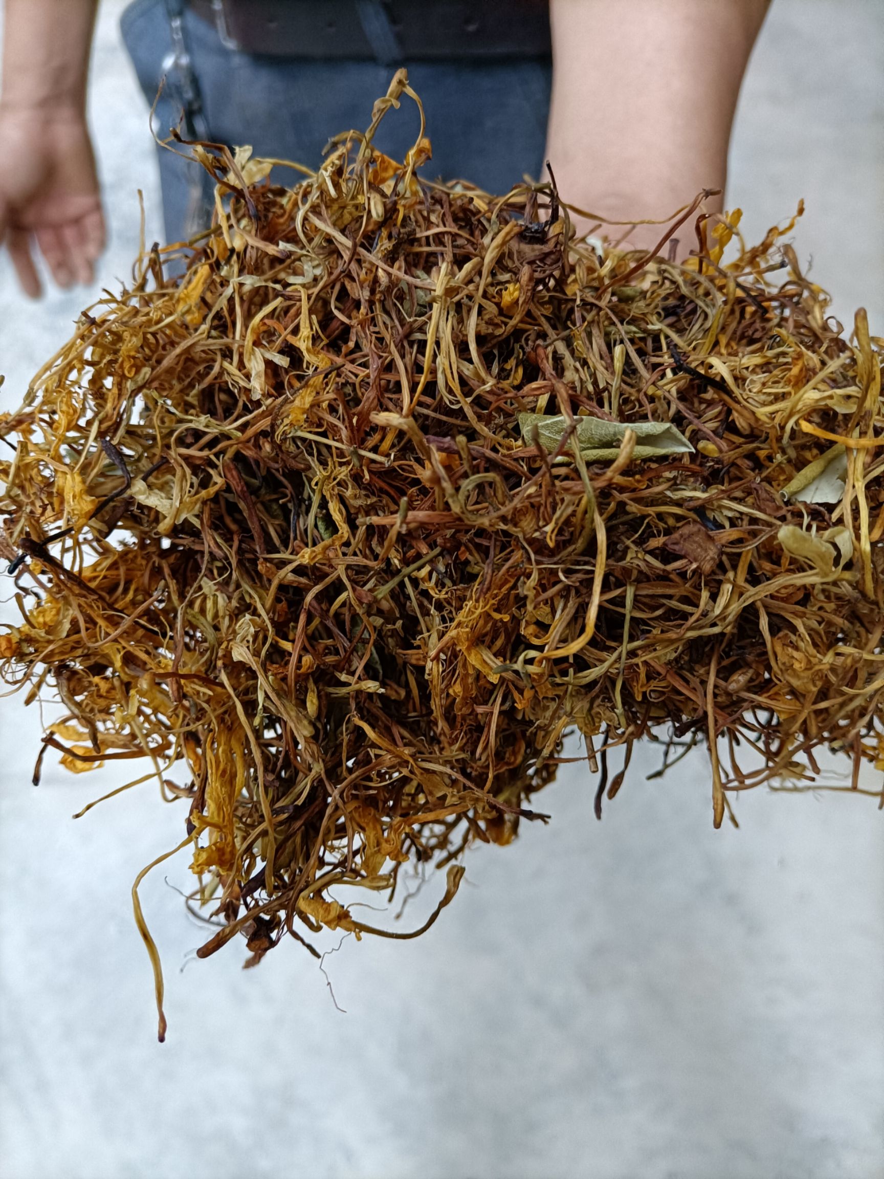 金银花，天然，全干，采自云南富宁县石山区，阳光晒，无霉无硫。