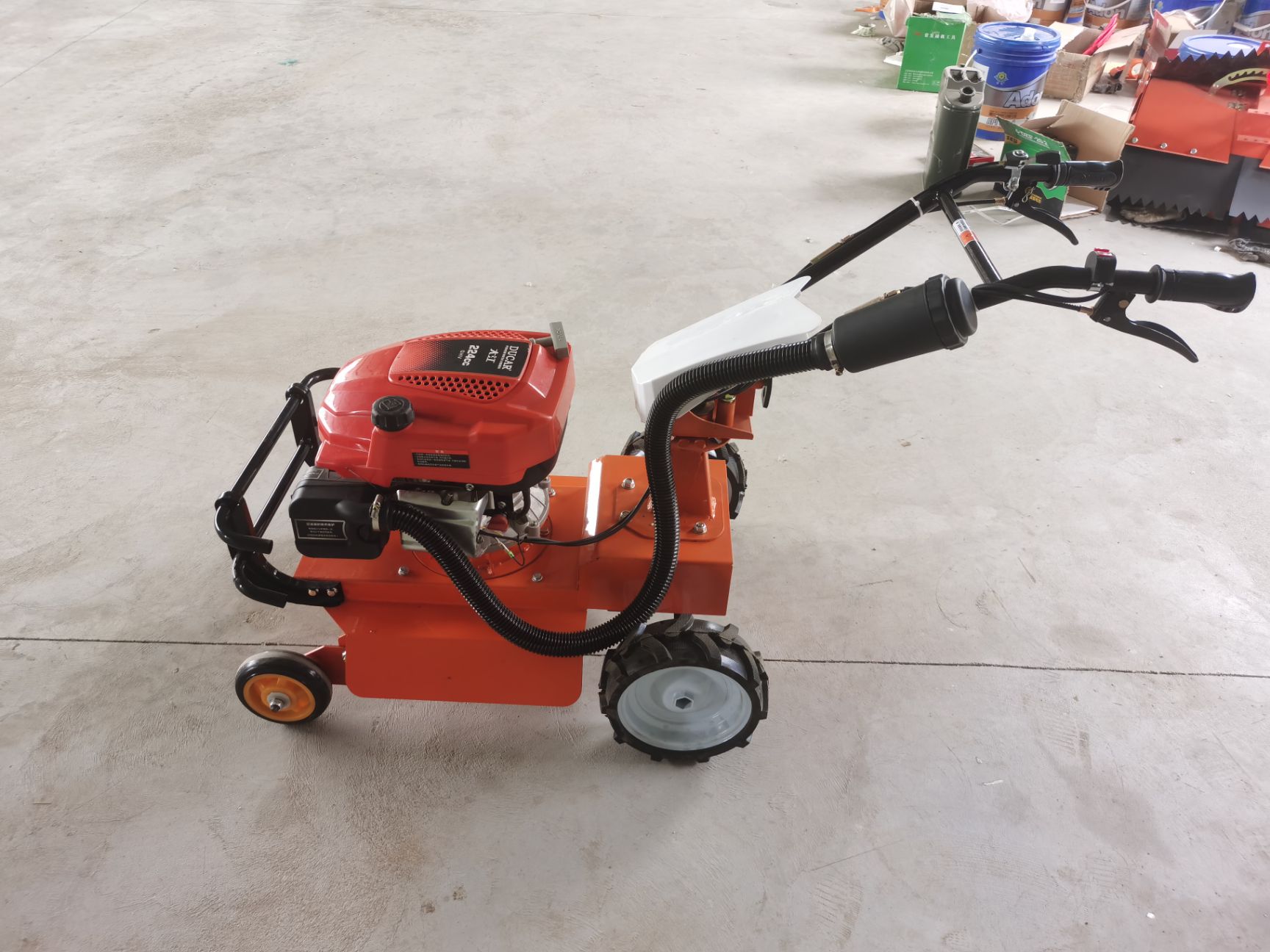 小型碎草割草机除草机，碎草还田机