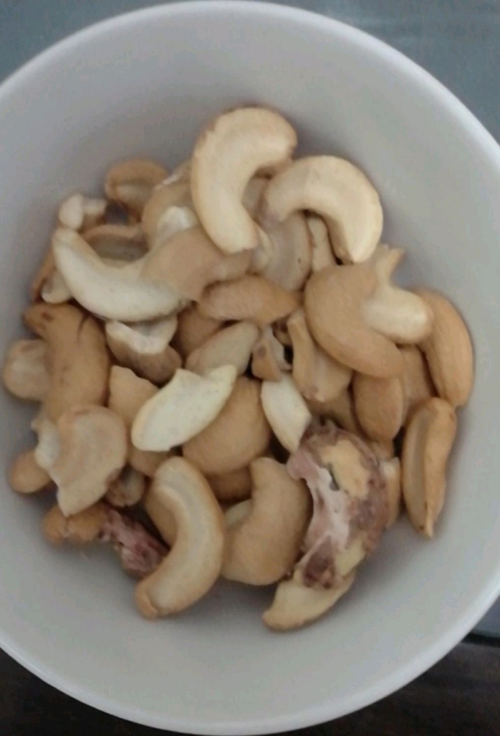 精选盐焗腰果1斤1包微带皮腰果碎熟半片半边烘焙零食炭烧