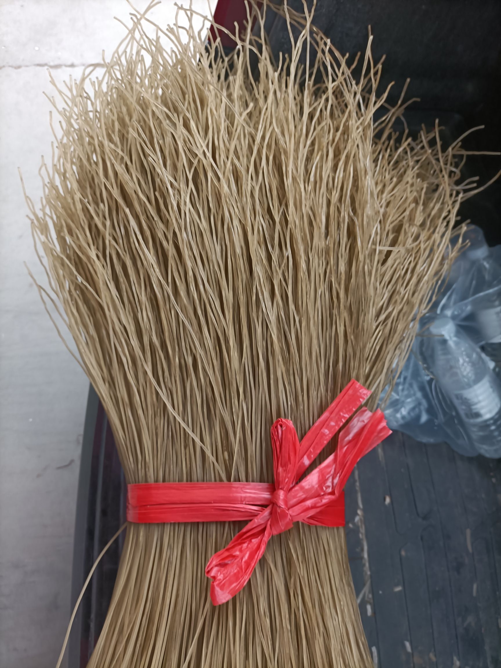 木薯粉条  亚通淀粉制品有限公司：散粉条，扁（宽）粉条，粉条各种规格包装