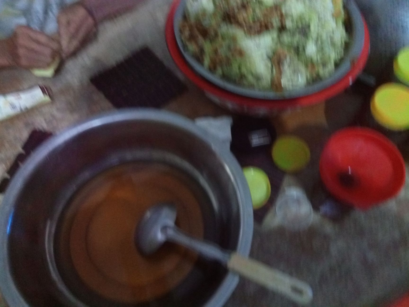 信宜市深山百花蜜，自酿蜂蜜，欢迎咨询