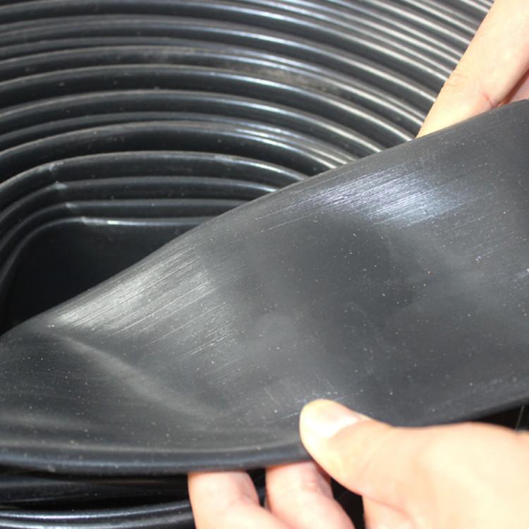 微喷带 喷灌带 三孔 五孔七孔可定制生产 大棚，果园，灌溉