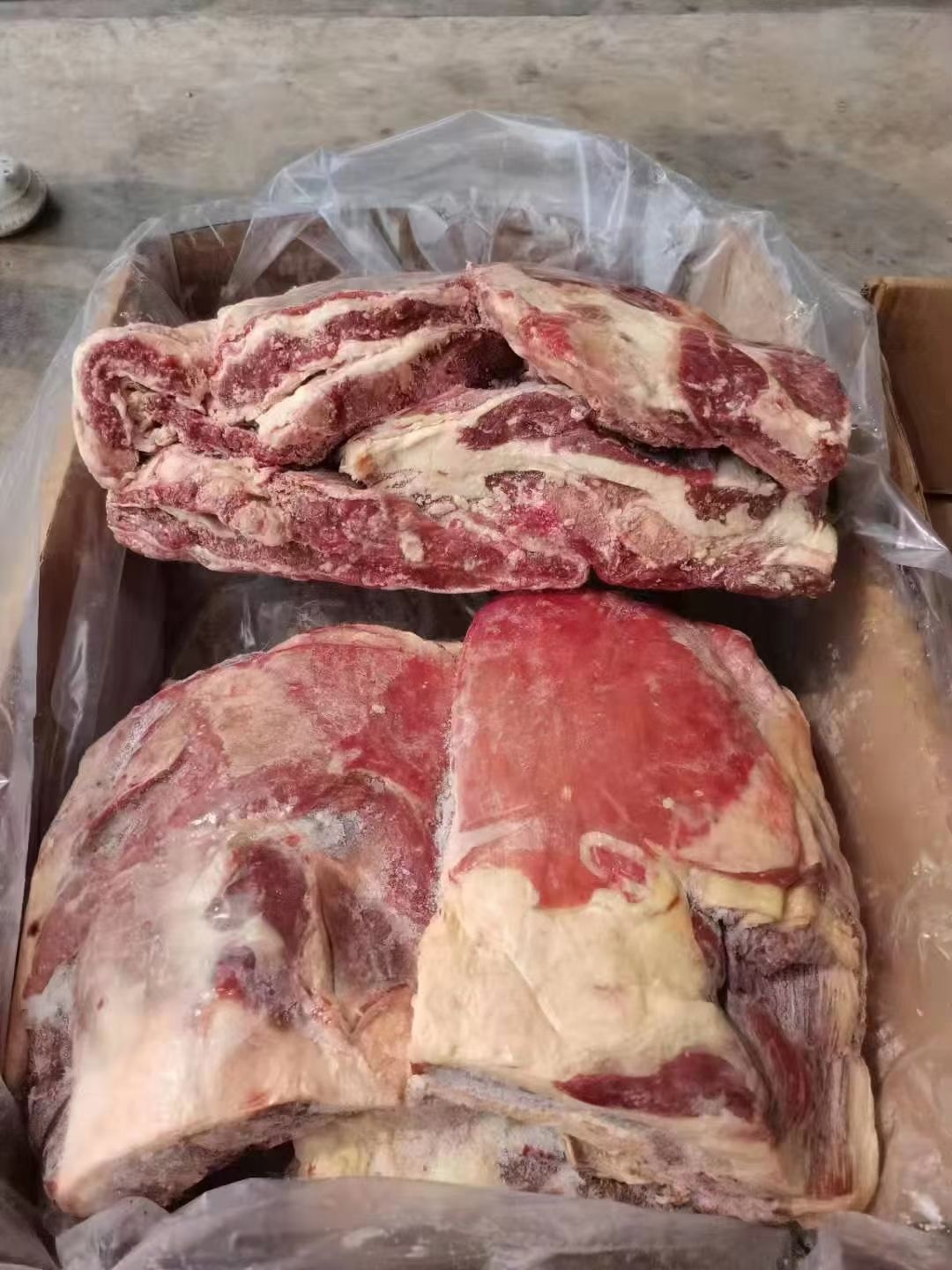 带腩肉的牛腩排