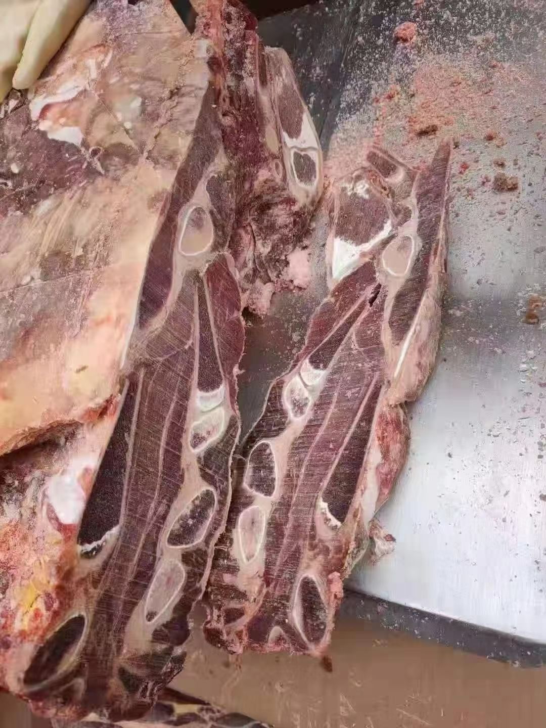 带腩肉的牛腩排